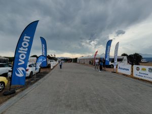 Διαφημιστικά banners της Volton σε υπαίθρια εκδήλωση, χορηγία της εταιρείας στο Φεστιβάλ Σκιρίτιδας