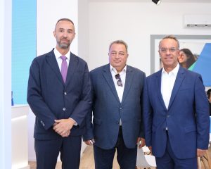 Ο Διονύσης Τσίτος μαζί με τους Ευριπίδη Στυλιανίδη και Χρήστο Σταϊκούρα σε εκδήλωση της Orizon.